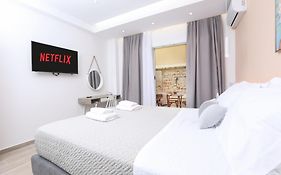 Elisavet City Apartment With Veranda